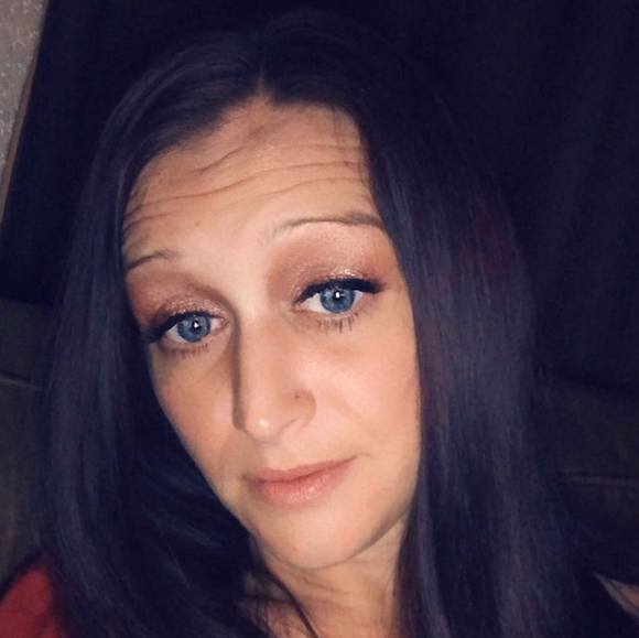 Meet your Posher, Kat - Picture 1 of 1